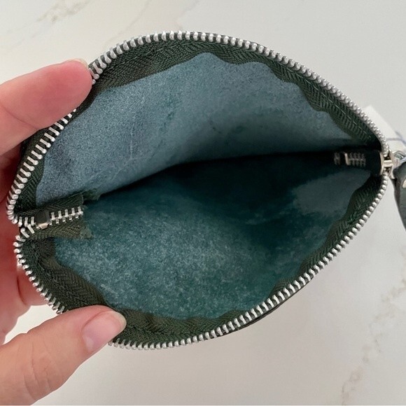 NWT Italian Leather Heart Shaped Hunter Green Zippered Pouch - Picture 5 of 13